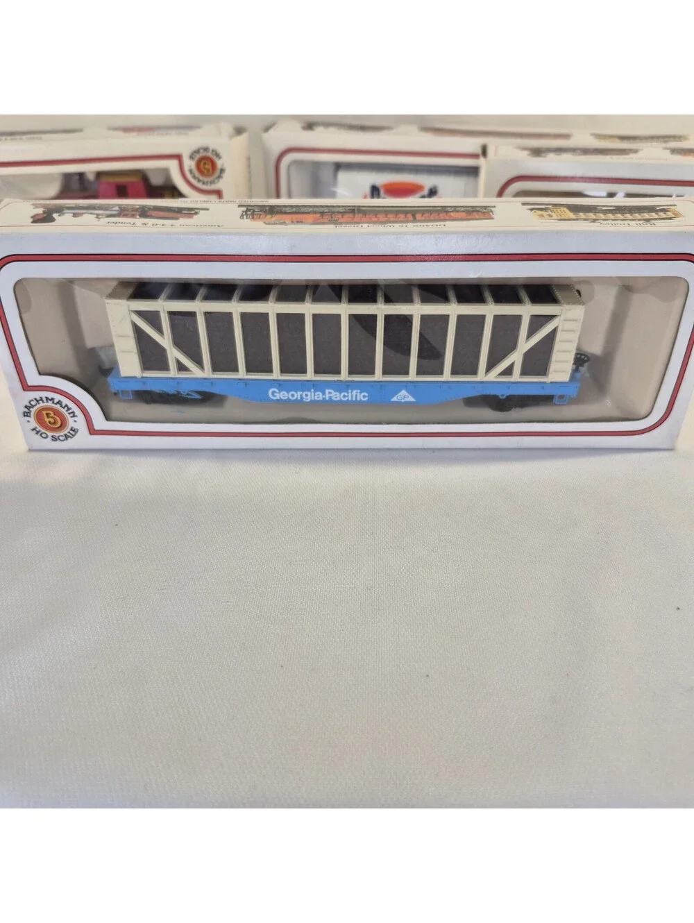 Bachmann #1020H8  HO scale “Georgia Pacific” 51’ pulpwood car